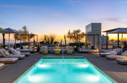 Downtown Apartment | The Hideaway Penthouse Private Rooftop Balcony
