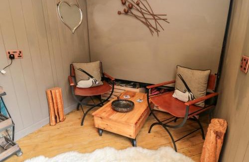 Scarborough House | Experience The Hideaway: Shepherd's Hut - Guest Rated 10/10