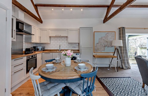 St Wenn House | The Hideaway - Two Bedroom House, Sleeps 4