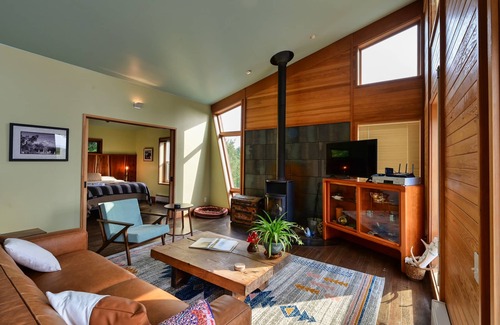 Ocean City Cabin | Unparalleled Ocean Views at The Hideaway: Hot Tub & Pool