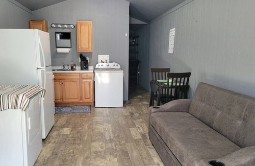 Edgewood Cottage | Exceptional The Hideaway: Breakfast & Kitchen Amenities Await