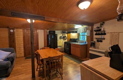 Hays Cabin | Discover The Hideaway: Pet-Friendly & Rated 9.6/10