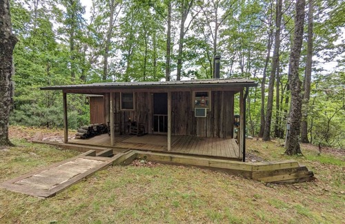 Hays Cabin | Discover The Hideaway: Pet-Friendly & Rated 9.6/10