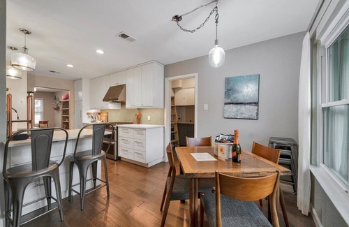 East Oak Hill House | Guest Rated 10/10: The Hideaway Vaca-South Austin Oasis