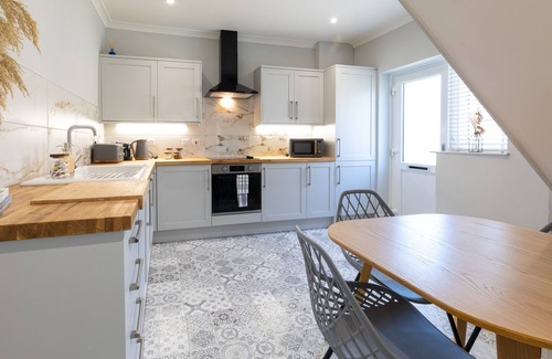 Portswood Apartment | Cozy Hideout Apartment with Free Parking and Pet-Friendly