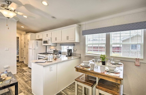 Pleasant Mount Cottage | Cozy Cottage Retreat Near Elk Ski with Free WiFi & Pool