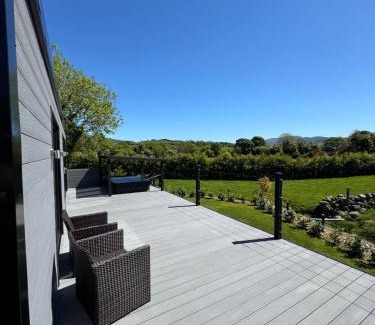 Newry Other | Exceptional The Hideout: Pet Friendly with Hot Tub Haven
