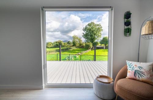 Newry Other | Exceptional The Hideout: Pet Friendly with Hot Tub Haven
