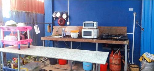 Kampot Apartment | Inviting Hideout: Child-Friendly Stay with Kitchen Amenities