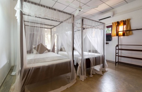 Inamaluwa Hotel | Relax at The Hideout Sigiriya: Pool, Dining & Family-Friendly