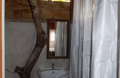 Inamaluwa Hotel | Relax at The Hideout Sigiriya: Pool, Dining & Family-Friendly