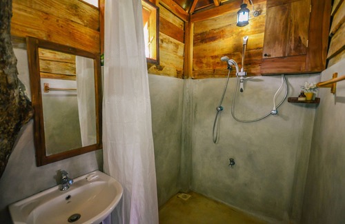 Inamaluwa Hotel | Relax at The Hideout Sigiriya: Pool, Dining & Family-Friendly