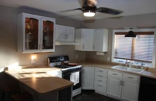 Escanaba Bed & Breakfast | Unwind in a Pet-Friendly Retreat with Breakfast Included!