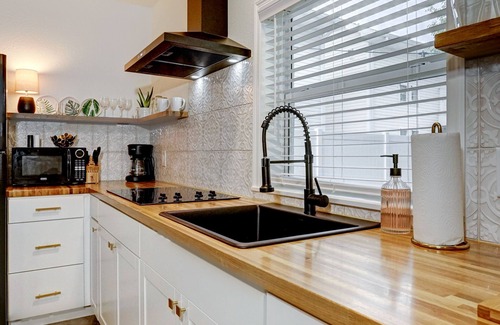 Downtown Dunedin Cottage | Experience The Highland Hideaway in Downtown Dunedin