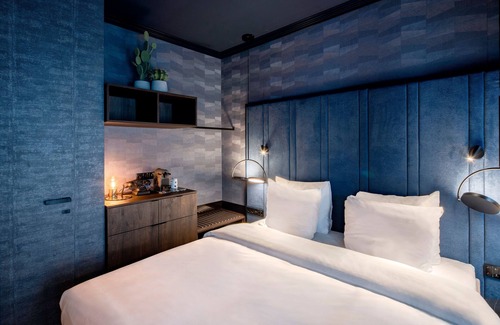 Burgwallen Nieuwe Zijde Hotel | Discover The Highlander: Top-Rated Spa and Family Amenities