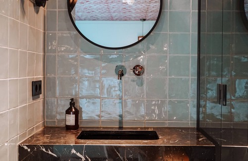 Burgwallen Nieuwe Zijde Hotel | Discover The Highlander: Top-Rated Spa and Family Amenities
