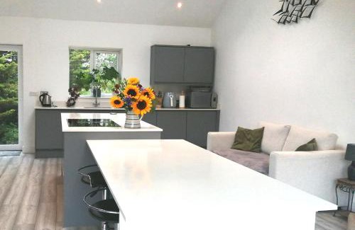 Newmarket House | Spacious Highlands Retreat: 5 Beds Near N'mkt Races