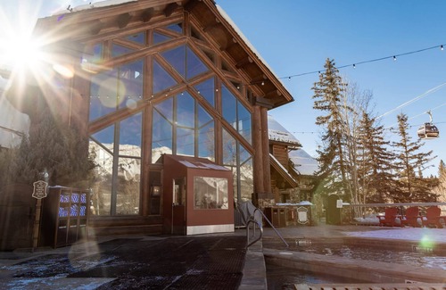 Mountain Village Apartment | Experience The Highline Retreat: Ski, Soak, and Sip Today