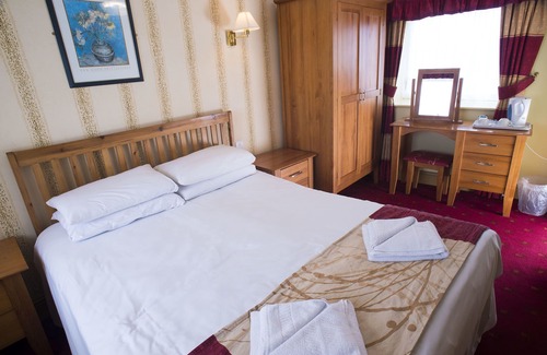 Cannards Grave Hotel | Quality Stay at The Highwayman Inn with Restaurant & Breakfast