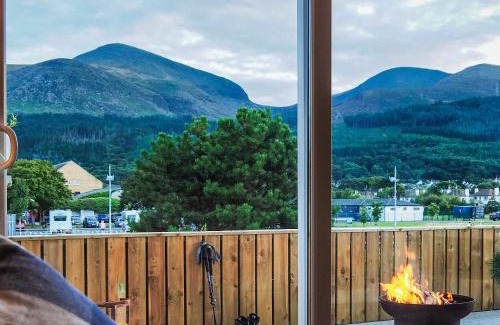 Newcastle House | Escape to The Hikers House: Oceanfront Bliss Awaits