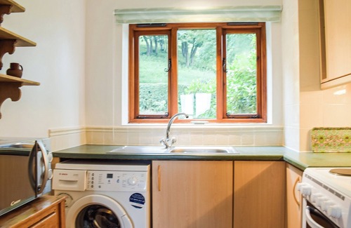 Halfway House Cottage | Cozy 1-Bedroom Retreat in Crew Green, Near Welshpool