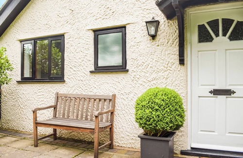 Halfway House Cottage | Cozy 1-Bedroom Retreat in Crew Green, Near Welshpool