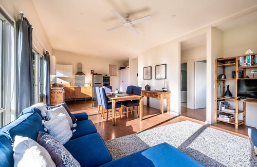 Bicheno House | Hill House: Breathtaking Views & Family-Friendly Amenities
