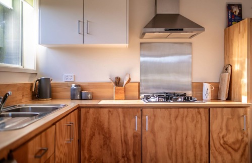 Bicheno House | Hill House: Breathtaking Views & Family-Friendly Amenities