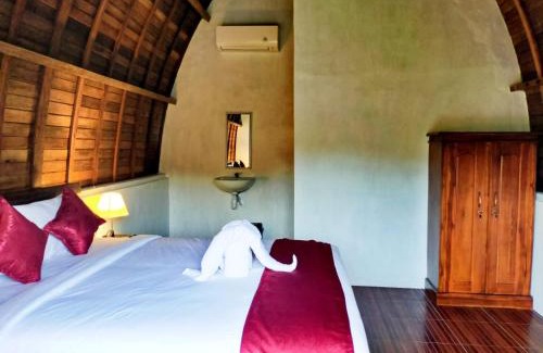 Penida Island Bed & Breakfast | Pet-Friendly Haven at The Hill Prananta with Hot Tub
