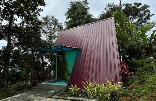 Lakkidi House | Tranquil The Hillock: Pet & Child Friendly Mountain Retreat