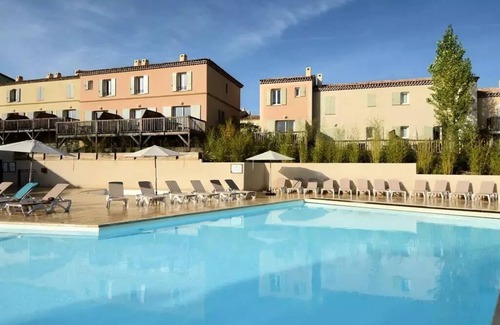 Pont Royal Apartment | Relaxing Retreat at The Hills of Pont Royal in Provence