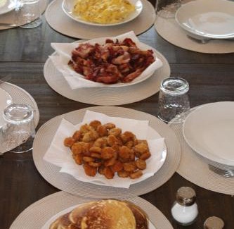 Lake Delton House | Guest Rated 10/10: The Hillside B&B with Breakfast Service