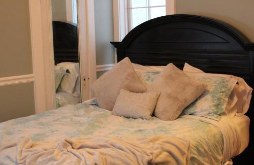 Lake Delton House | Guest Rated 10/10: The Hillside B&B with Breakfast Service