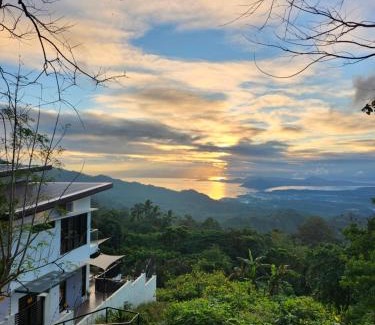 Laurel Villa | The Hillside Villa Tagaytay