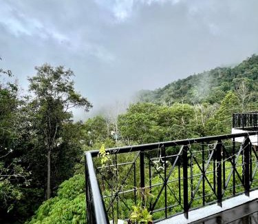 Bukit Tinggi Apartment | Family-Friendly Retreat at The Hillview Inn Meranti Park
