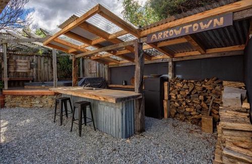 Arrowtown House | The Hillvue Spa Retreat - Top-Rated Holiday Home in Arrowtown