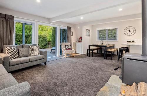 Arrowtown House | The Hillvue Spa Retreat - Top-Rated Holiday Home in Arrowtown