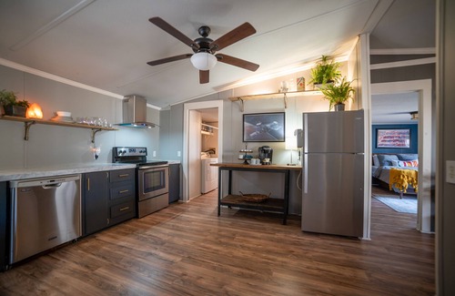Athens House | Pet-Friendly Hillway House of Athens Near I65 - Rated 10/10