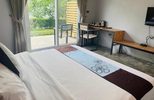 Ko Phi Phi Hotel | Hip Resort @ Phi Phi: Family-Friendly Stay with Pool