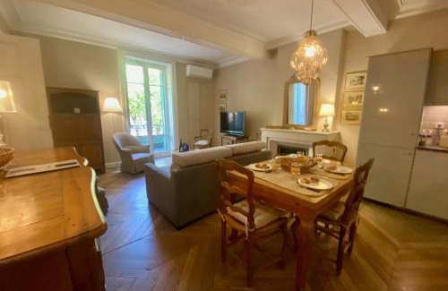 Route d'Arles Apartment | Discover The Historian: P2 Balcony in Town Center