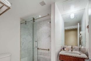 Sutton Place Hotel | Historic Blue Angel Hotel: Family-Friendly Retreat Awaits