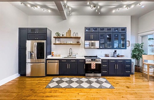 Downtown Cincinnati House | Experience the Historic Lyric Presidential Suite Today