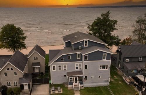Sylvan Beach House | Historic Oneida Lake House with Hot Tub & Pet-Friendly Stay