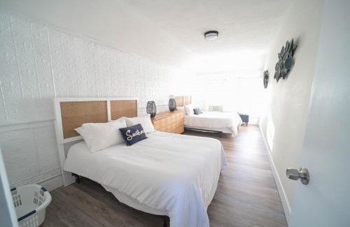 Sylvan Beach House | Historic Oneida Lake House with Hot Tub & Pet-Friendly Stay