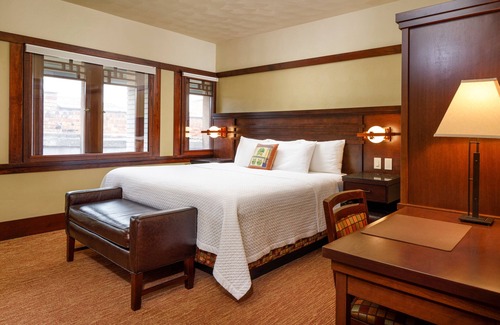Mason City Hotel | Historic Park Inn Hotel: 9.4/10 Rated with Pool & Dining