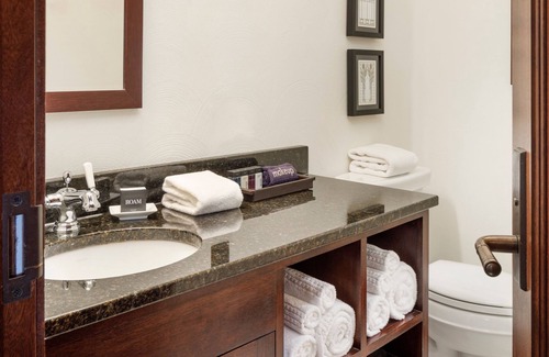 Mason City Hotel | Historic Park Inn Hotel: 9.4/10 Rated with Pool & Dining