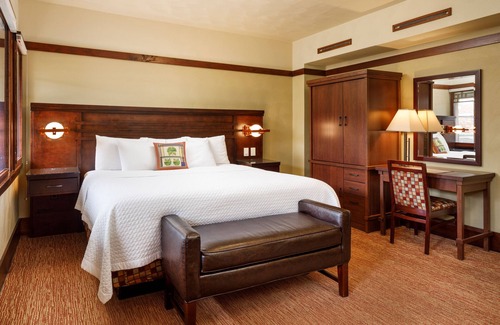Mason City Hotel | Historic Park Inn Hotel: 9.4/10 Rated with Pool & Dining