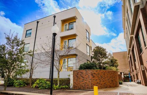 River District House | Stay at The Hive 104 Bees Knees - Perfect for Families