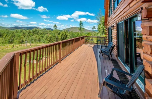Brownfield House | Experience The Hive at Blue Spruce Lodge with Mountain Views