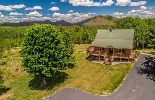 Brownfield House | Experience The Hive at Blue Spruce Lodge with Mountain Views